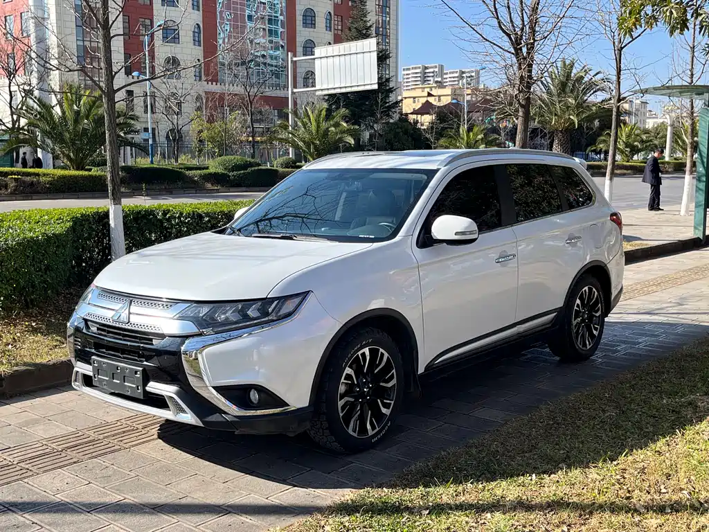 Mitsubishi Outlander 2021