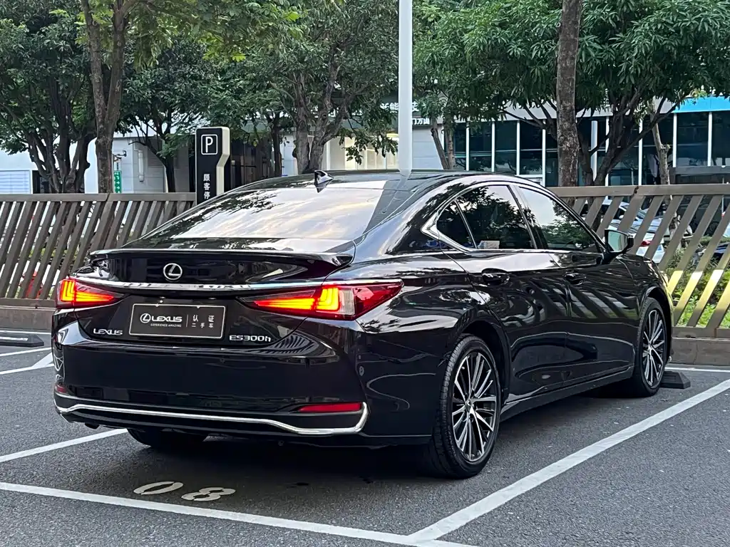 Lexus ES — миниатюра 14