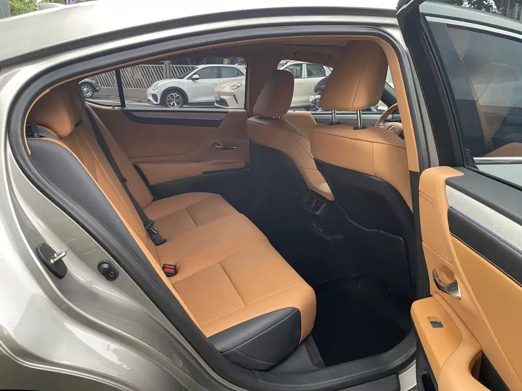 Lexus ES — миниатюра 14