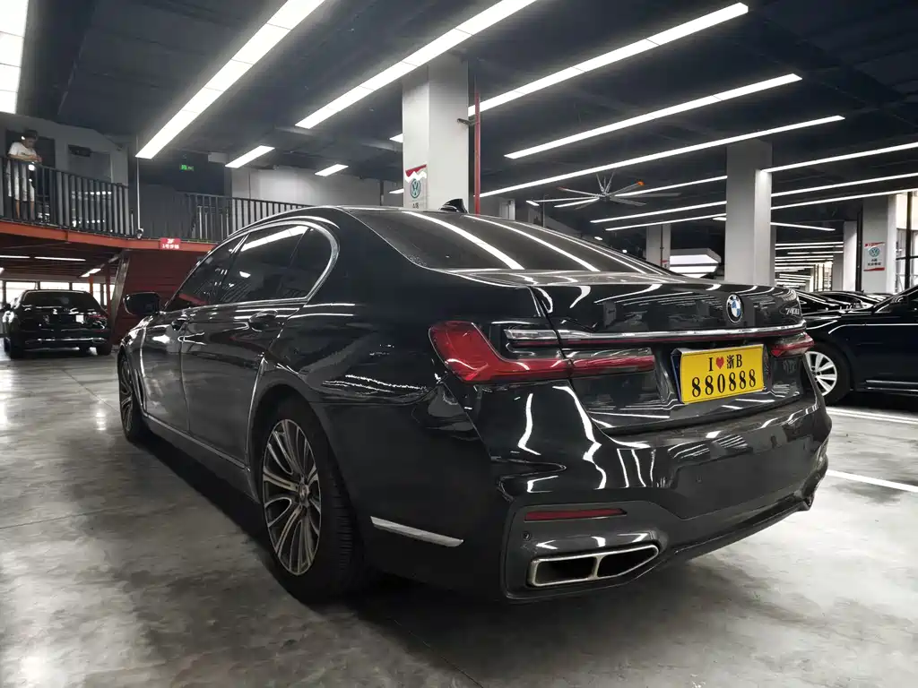 BMW 7 Series — миниатюра 17