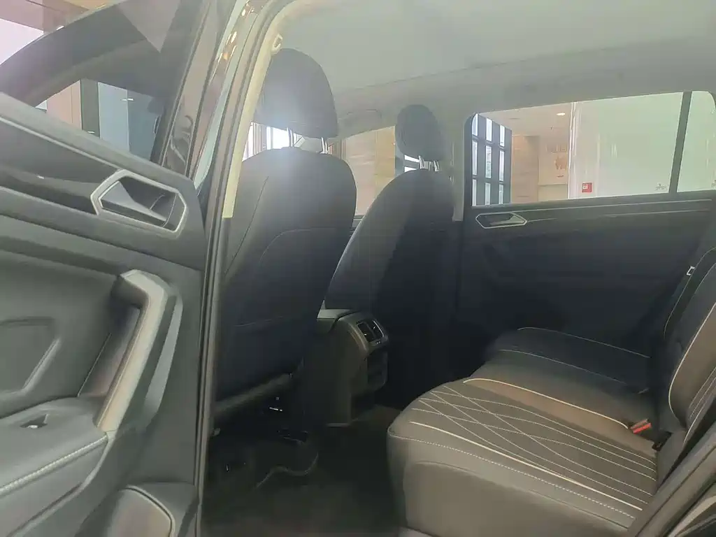 Volkswagen Tiguan L — миниатюра 5