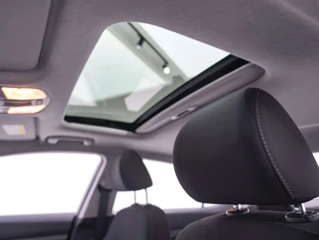 Hyundai Elantra — миниатюра 10