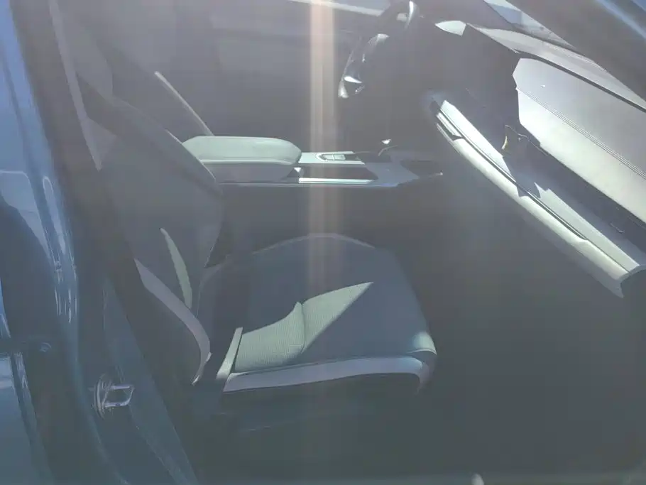 Geely L HiP — миниатюра 8