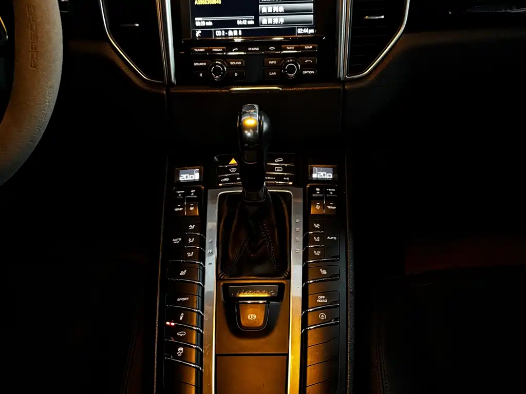 Porsche Macan — миниатюра 14