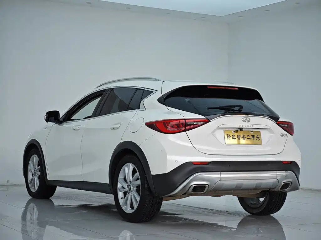INFINITI QX30