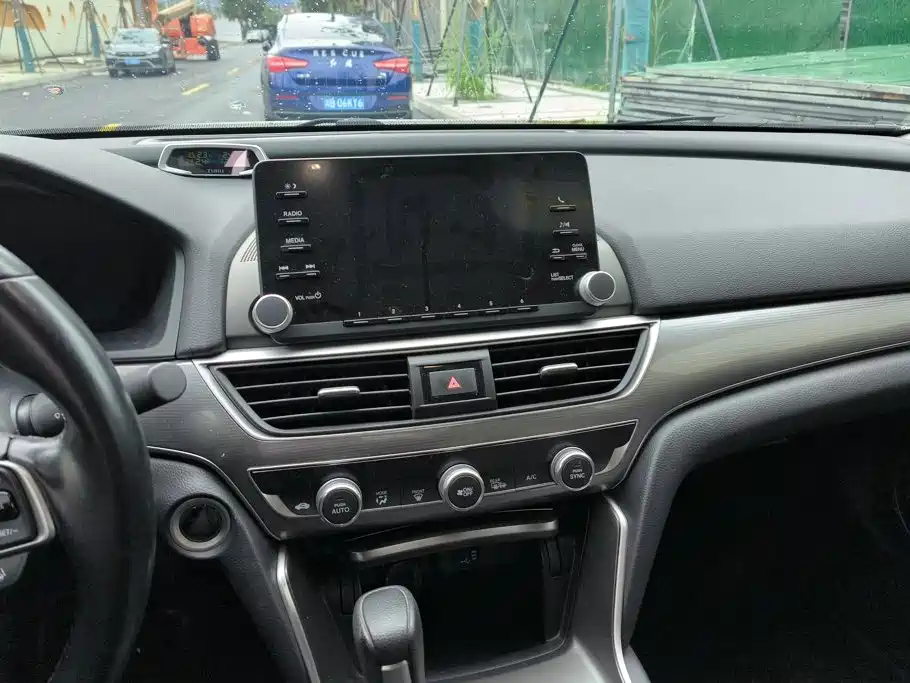 Honda Accord — миниатюра 13