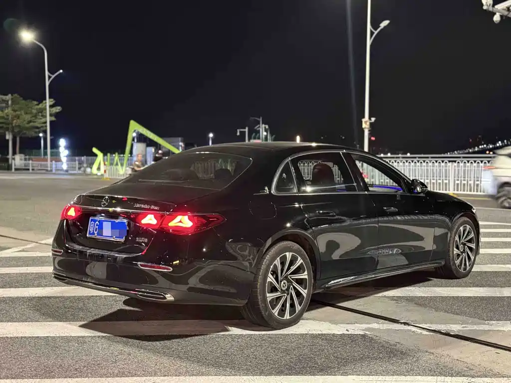 Mercedes-Benz E-Class — миниатюра 9