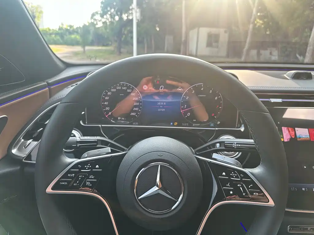 Mercedes-Benz E-Class — миниатюра 9