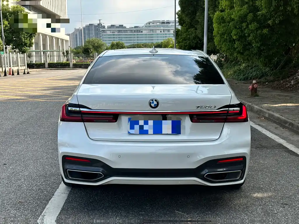 BMW 7 Series — миниатюра 6