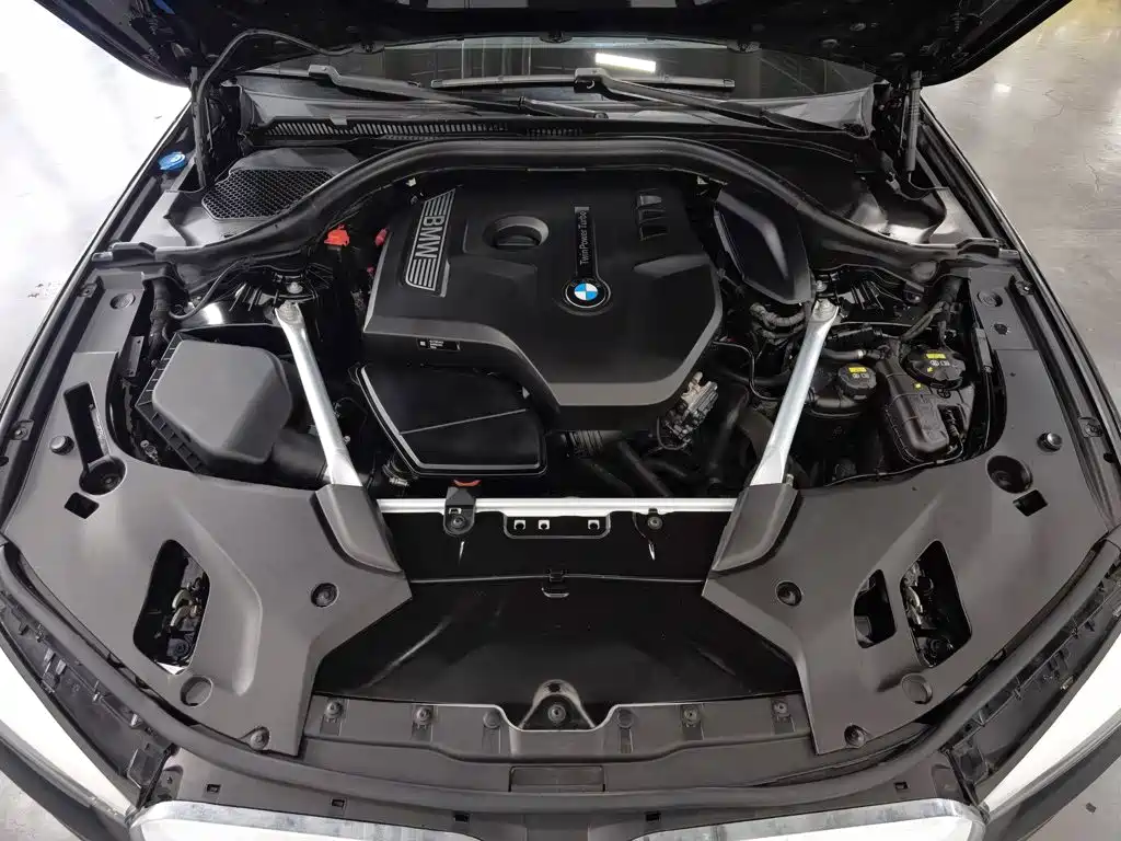 BMW 5 Series — миниатюра 6