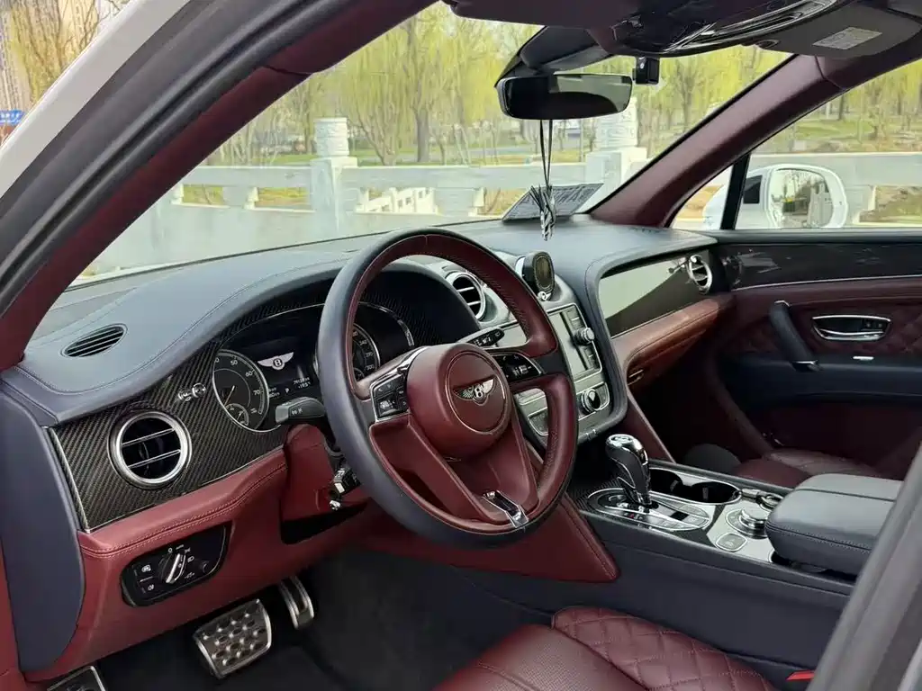 Bentley Bentayga — миниатюра 5