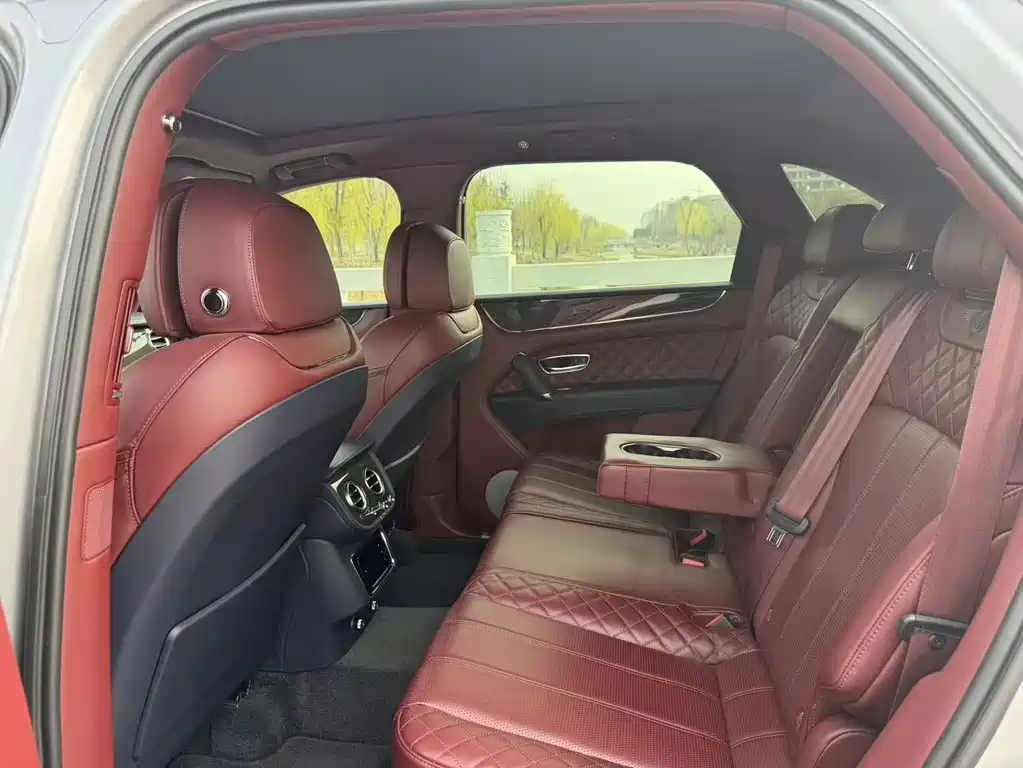 Bentley Bentayga — миниатюра 10