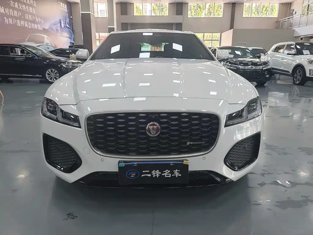 Jaguar XFL — миниатюра 3