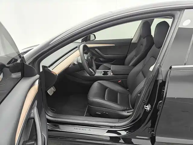 Tesla Model 3 — миниатюра 9