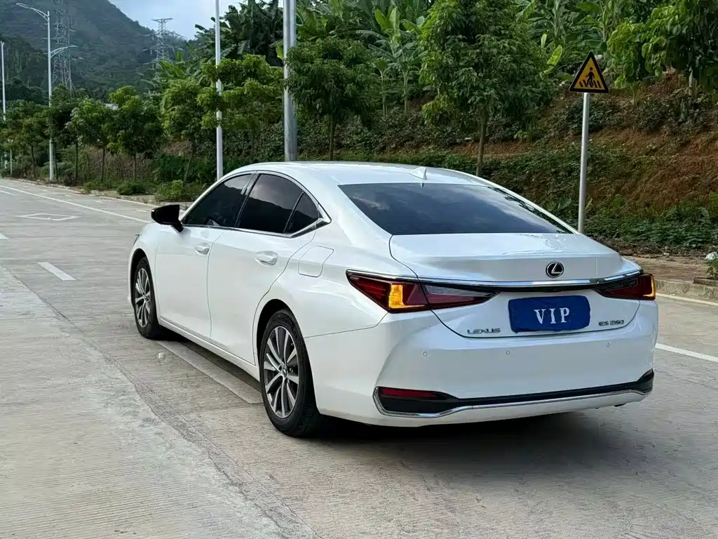 Lexus ES — миниатюра 6