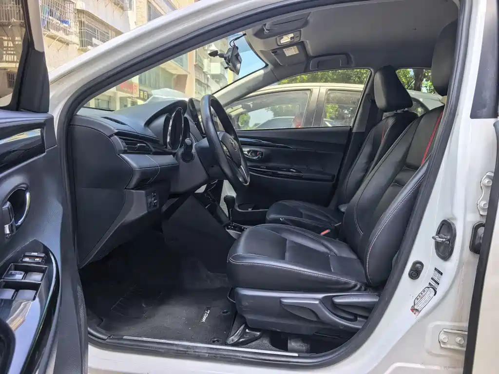 Toyota Yaris L — миниатюра 5