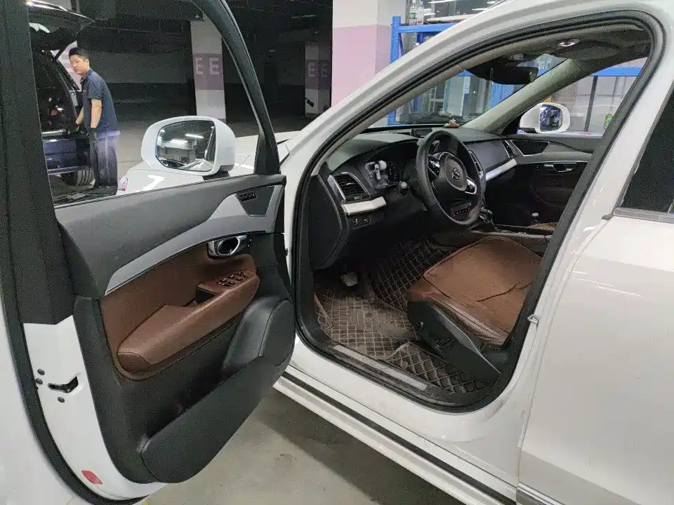Volvo XC90 — миниатюра 5