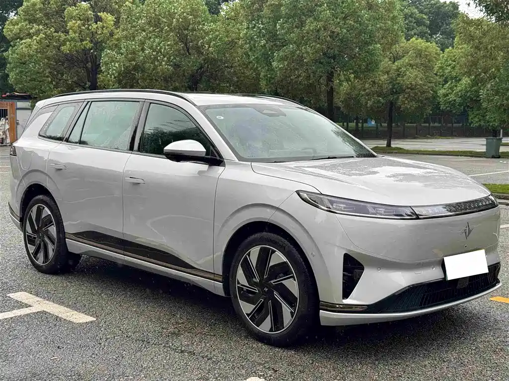 Dongfeng eπ008 2024 210Max 6 мест