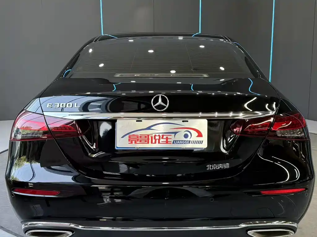 Mercedes-Benz E-Class — миниатюра 7