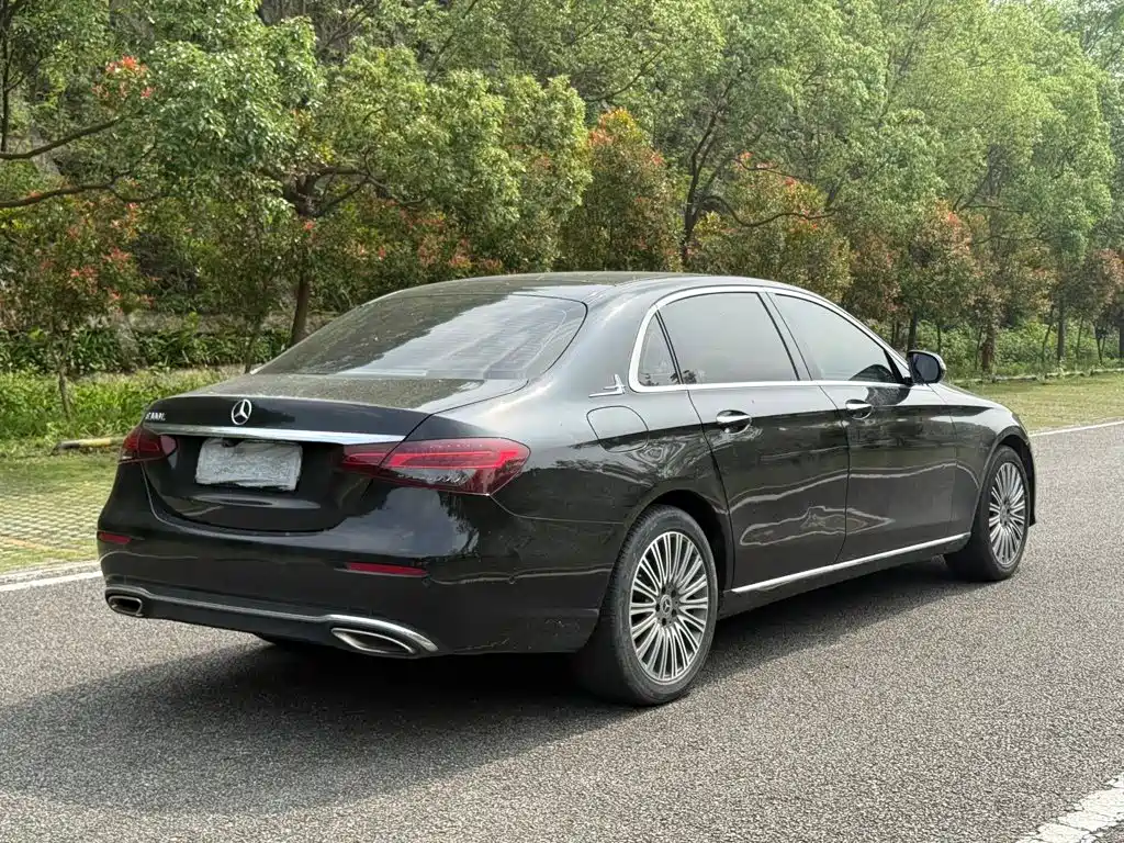 Mercedes-Benz E-Class — миниатюра 9