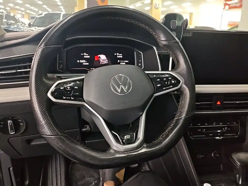 Volkswagen Tiguan L — миниатюра 11