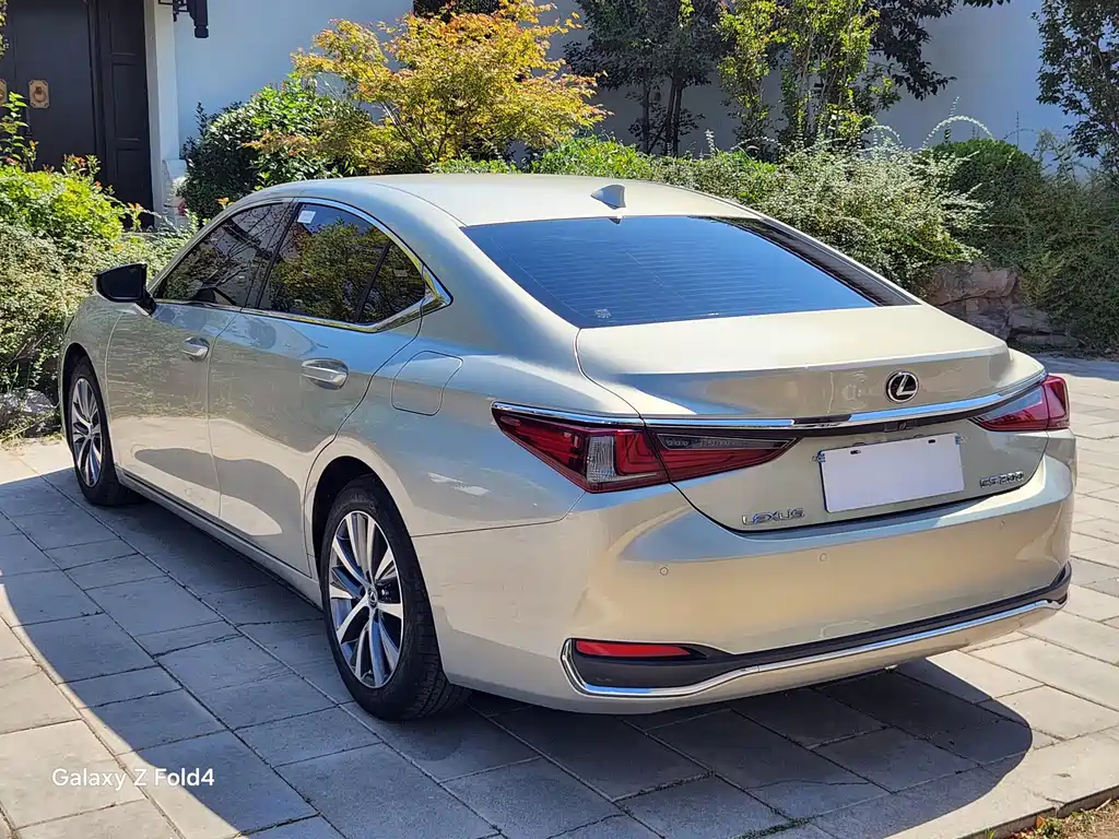 Lexus ES — миниатюра 5