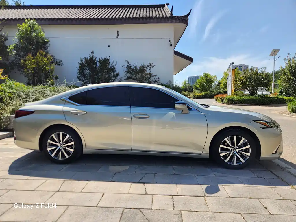 Lexus ES — миниатюра 7