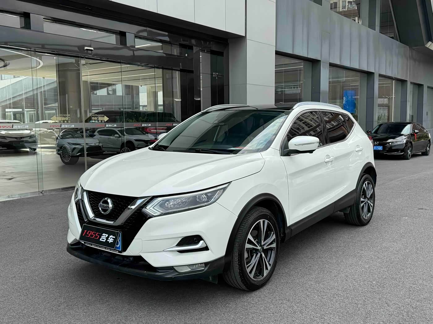 Nissan Qashqai 2.0 л 2021 г. Белый, пробег 46500 км