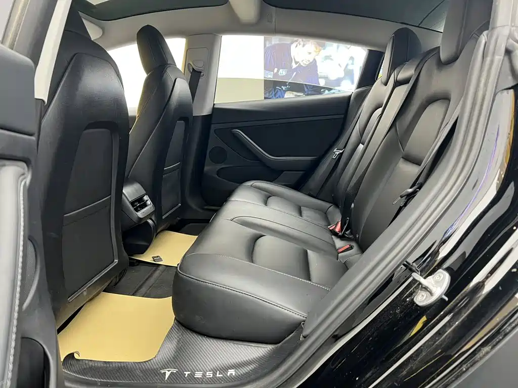 Tesla Model 3 — миниатюра 21