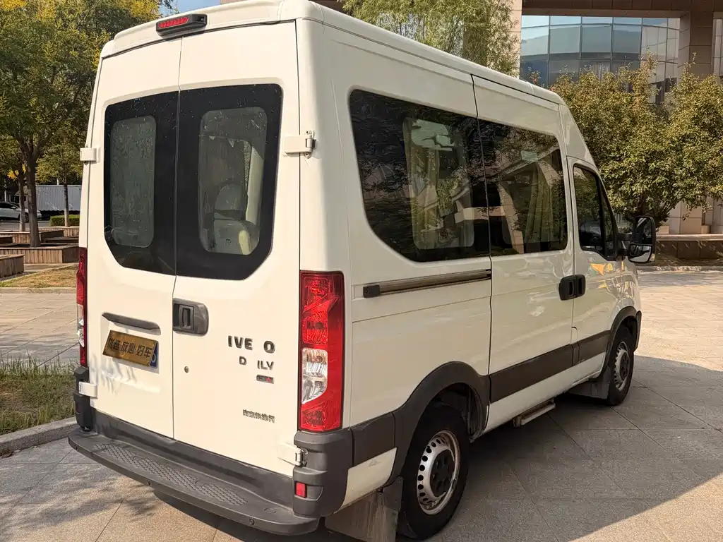 IVECO Ousheng — миниатюра 6