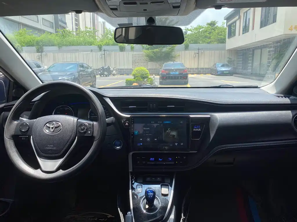 Toyota Corolla Hybrid — миниатюра 15