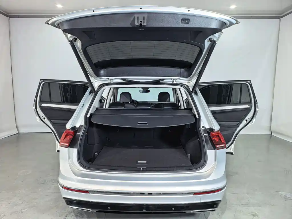 Volkswagen Tiguan L PHEV — миниатюра 11