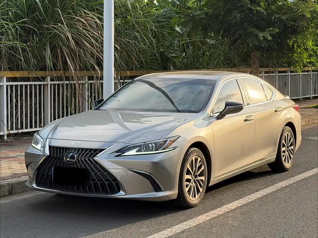 Lexus ES 2021