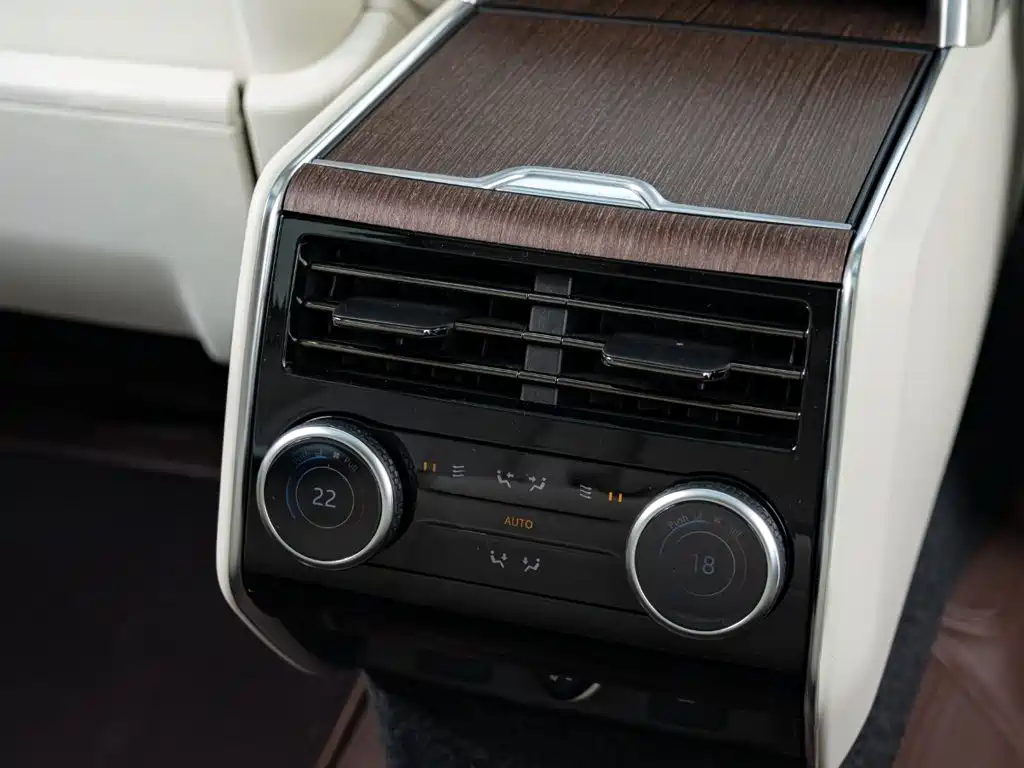 Land Rover Range Rover — миниатюра 23