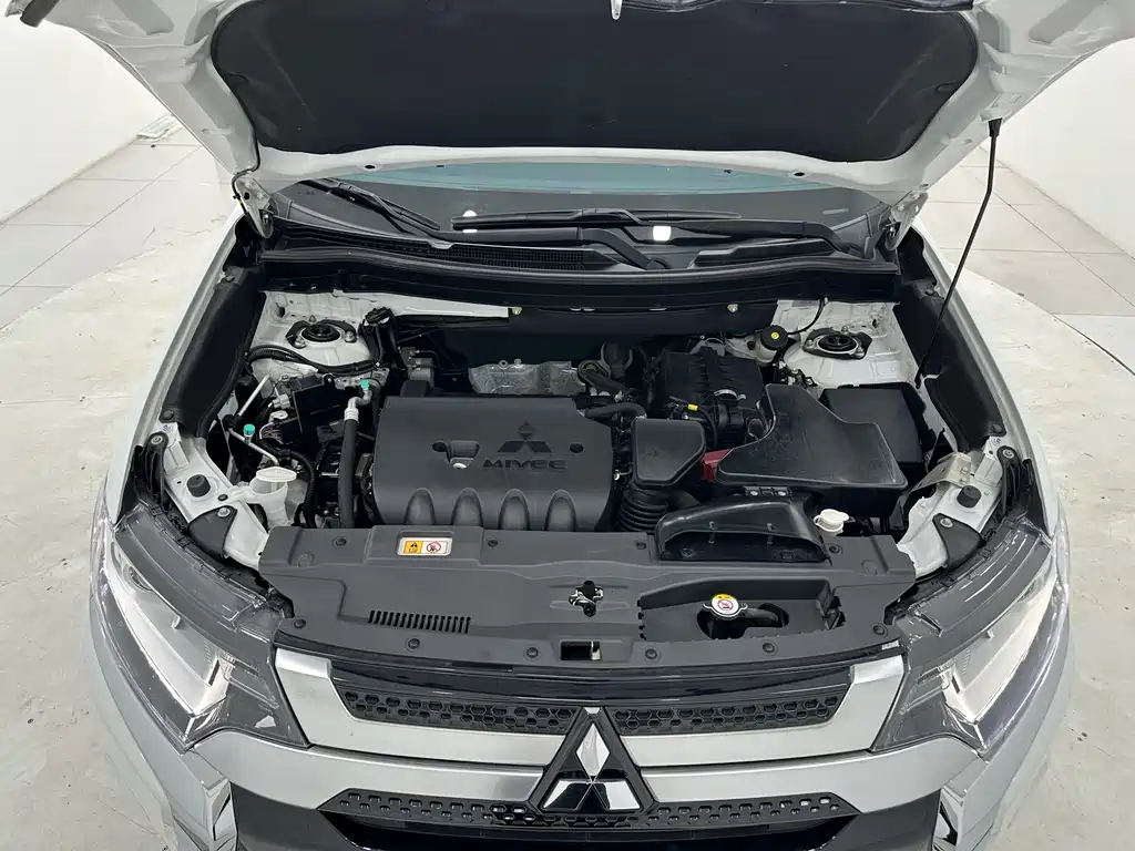 Mitsubishi Outlander — миниатюра 18