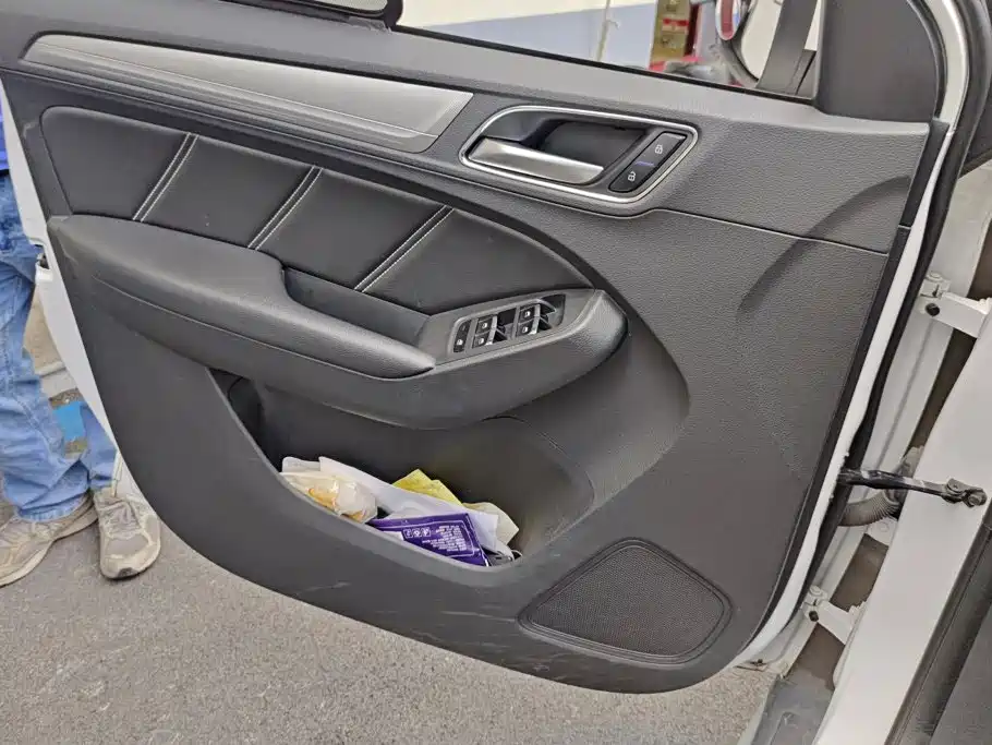 Roewe RX5 New Energy — миниатюра 7