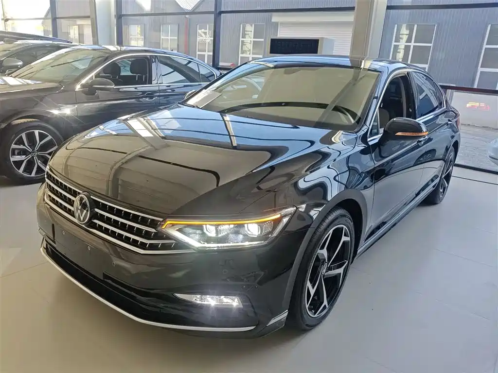 Volkswagen Magotan 2025