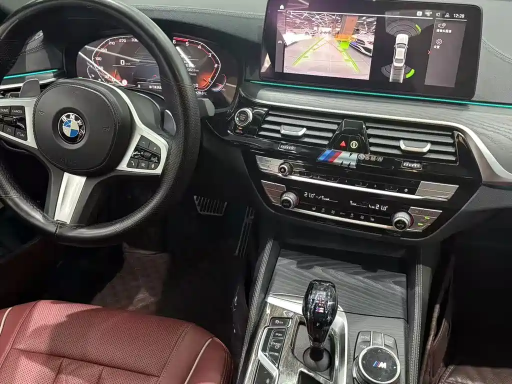 BMW 5 Series — миниатюра 13