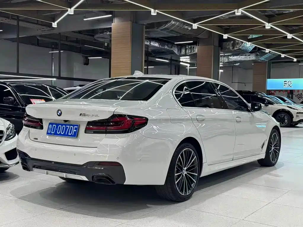 BMW 5 Series — миниатюра 4