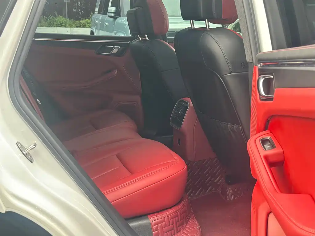 Porsche Macan — миниатюра 9