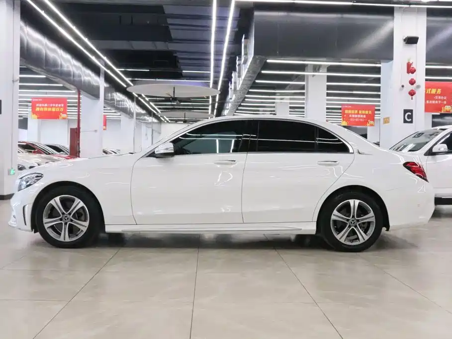 Mercedes-Benz C-Class — миниатюра 3