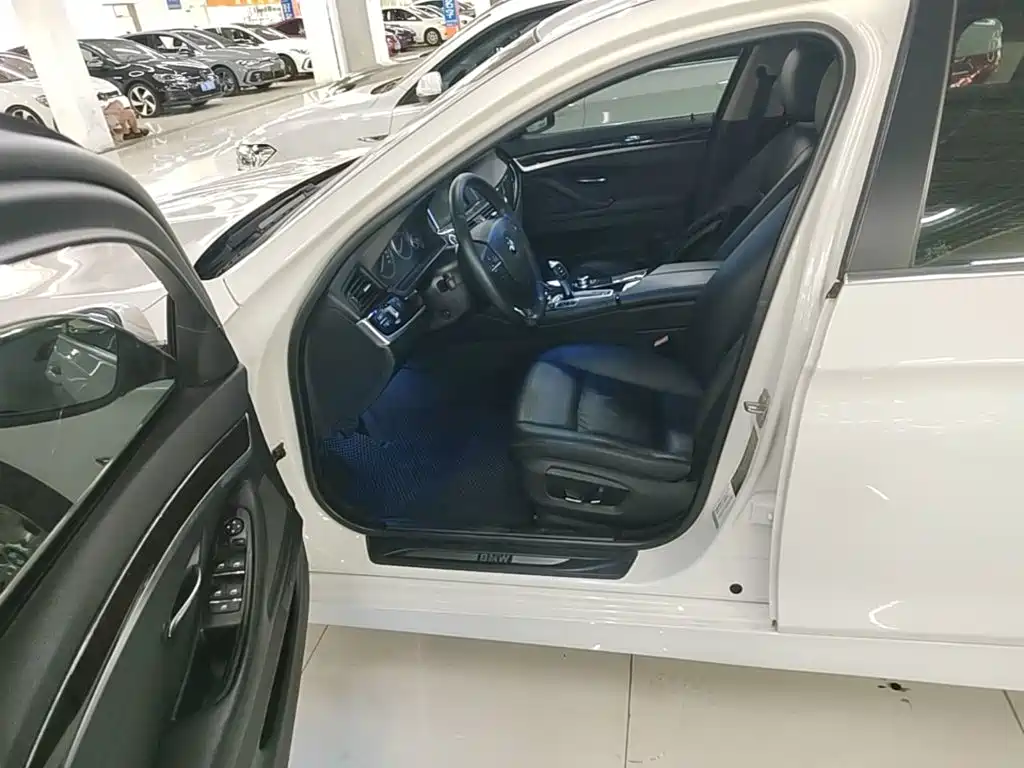 BMW 5 Series — миниатюра 15