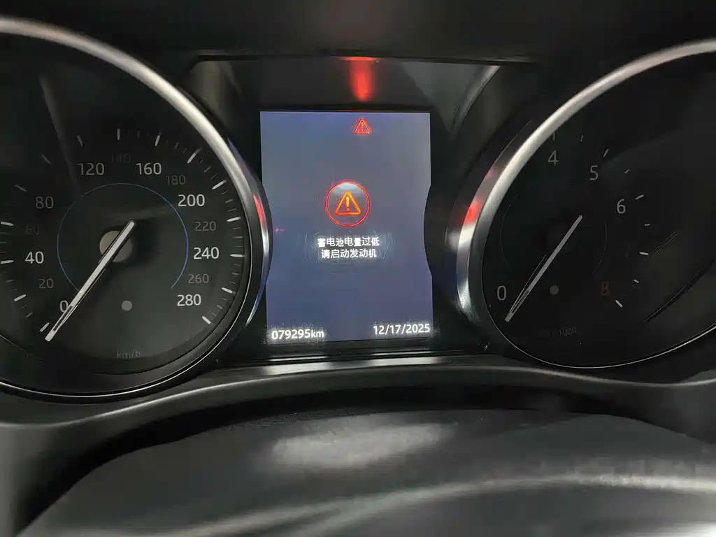 Jaguar F-PACE — миниатюра 8