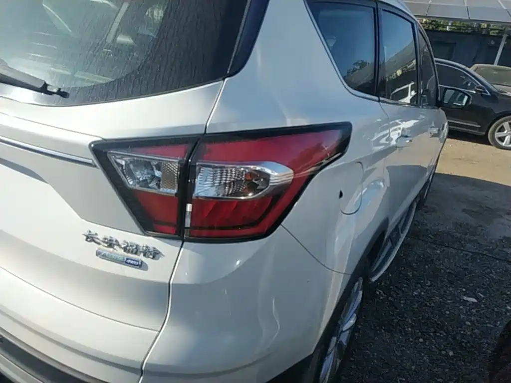 Ford Kuga — миниатюра 8