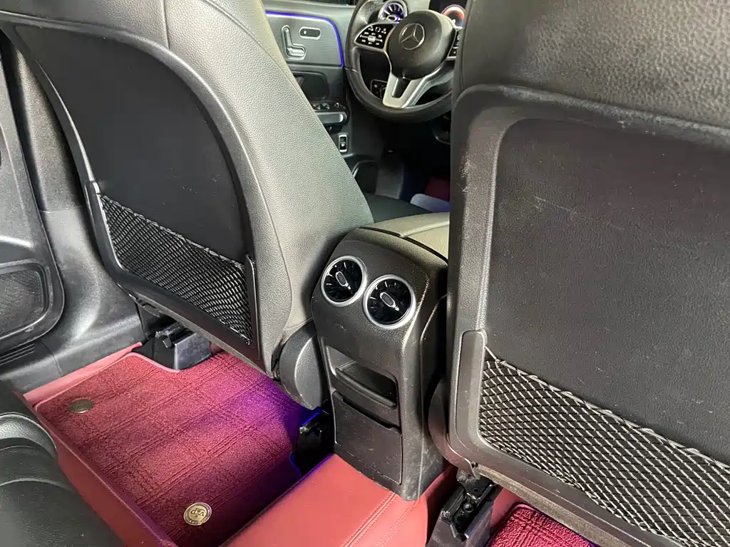 Mercedes-Benz GLB — миниатюра 23
