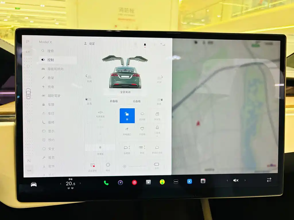 Tesla Model X — миниатюра 22