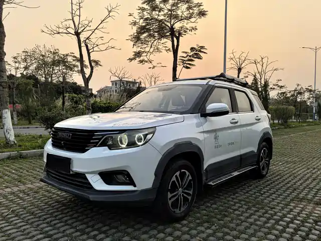 2017 BAIC T3