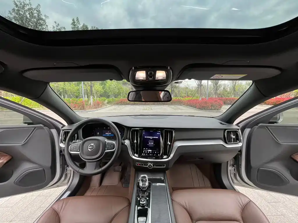 Volvo S60 2023 B4 Luxury