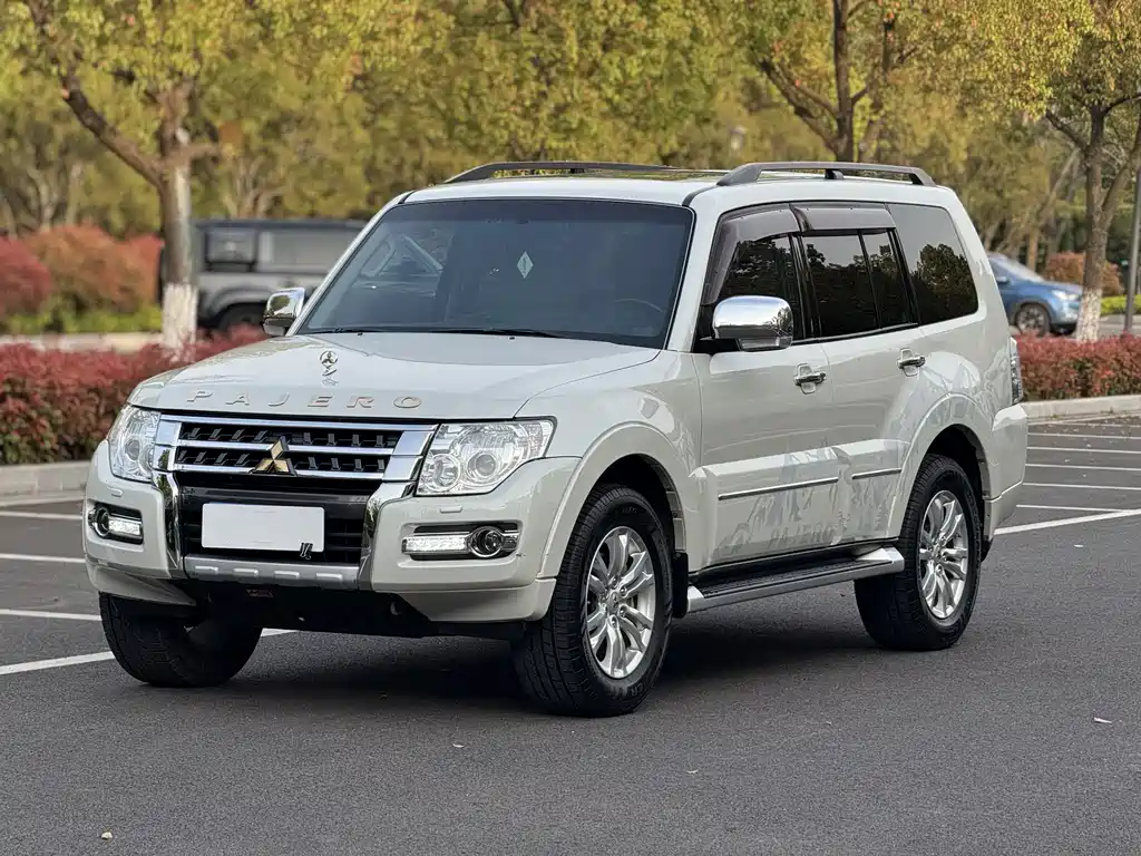 Mitsubishi Pajero (Import) 2018