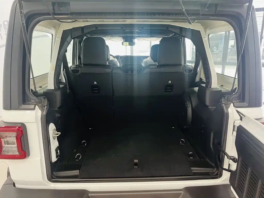 Jeep Wrangler — миниатюра 14